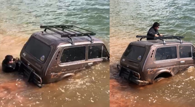 Fotoğraf çektirmek isterken offroad aracıyla suya gömüldü Fotoğraf çektirmek isterken offroad aracıyla suya gömüldü
