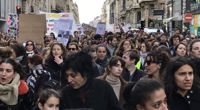 Fransa’da yüzlerce öğretmen grev yaptı Fransa’da yüzlerce öğretmen grev yaptı