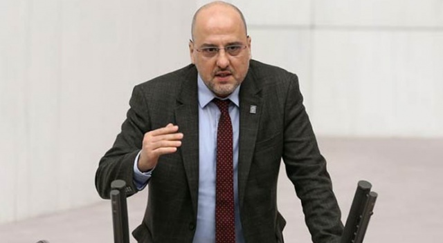 HDP'li Ahmet Şık 25 bin lira tazminata mahkum edildi! HDP'li Ahmet Şık 25 bin lira tazminata mahkum edildi!