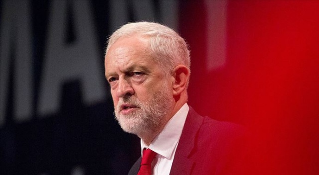 İngiltere'de Corbyn'in fotoğrafıyla atış talimine inceleme İngiltere'de Corbyn'in fotoğrafıyla atış talimine inceleme