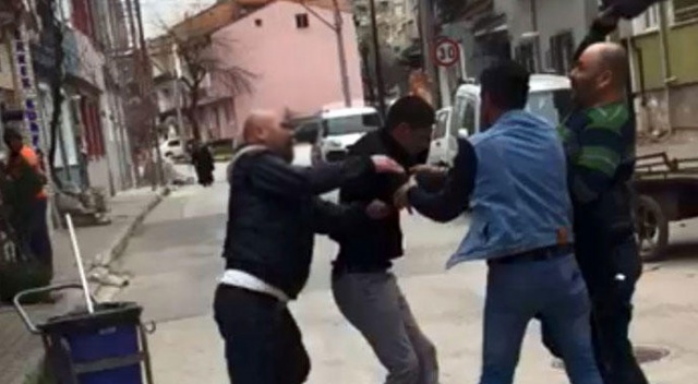 İş yerine tüfekle ateş açan kişiyi dövdüler
