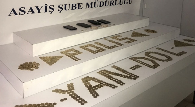 İstanbul’da sahte altın sikke satan Suriyeli şahıslar suçüstü yakalandı