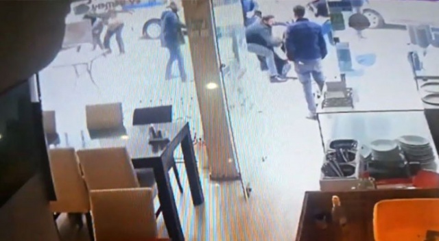 İstanbul’da sokak ortasında meydan kavgası
