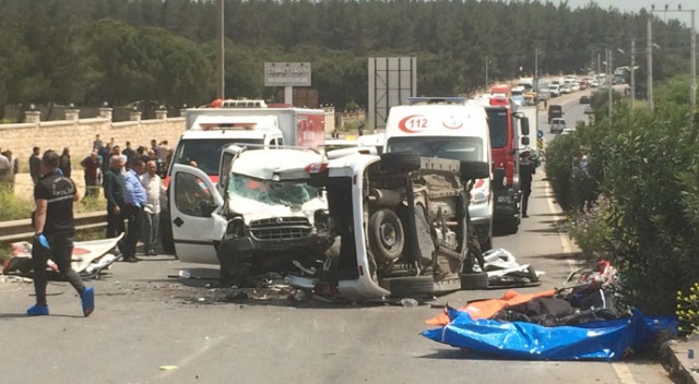 İzmir'de feci kaza: Ölü ve yaralılar var İzmir'de feci kaza: Ölü ve yaralılar var