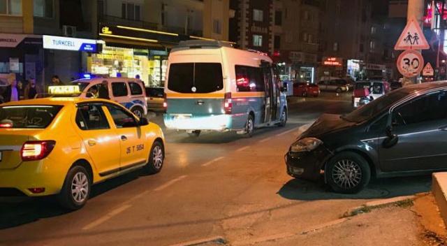 İzmir'de taksi ile otomobil çarpıştı: 2 yaralı