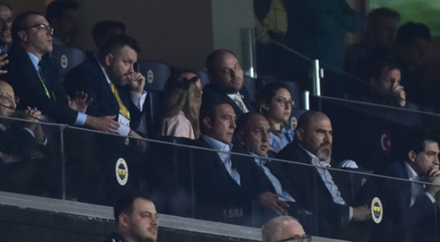 Kadıköy'de Ali Koç'a ilk tepki Kadıköy'de Ali Koç'a ilk tepki