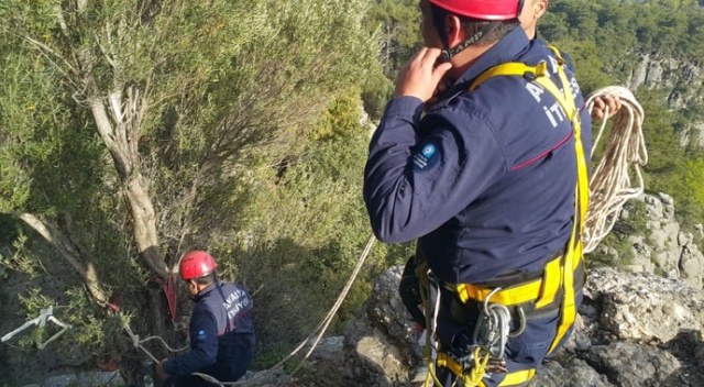 Kanyonda fotoğraf çektirmek isterken kayalıklara düştü