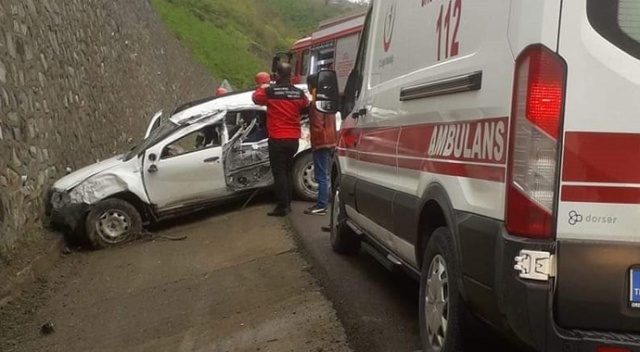 Kontrolden çıkan cip istinat duvarına çarptı: 2 ölü, 3 yaralı