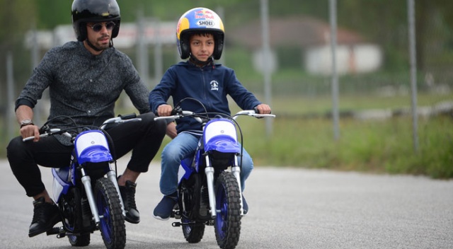 Küçük Yahya'nın motosiklet hayalini Kenan Sofuoğlu gerçekleştirdi