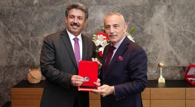 Küçükçekmece Belediye Başkanı seçilen Kemal Çebi görevi devraldı Küçükçekmece Belediye Başkanı seçilen Kemal Çebi görevi devraldı
