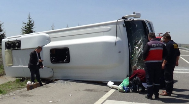 Kütahya&#039;da yolcu otobüsü devrildi: 8 yaralı
