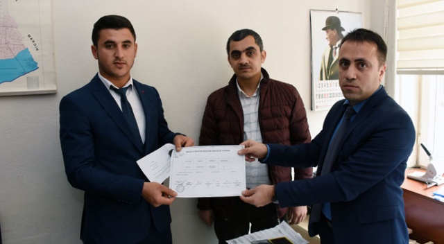 Liseli Uğur 18 yaşında muhtar oldu