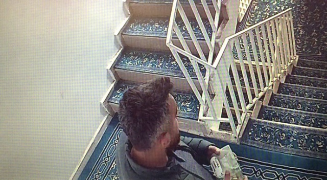 Mescitteki sadaka kutusunu çaldı