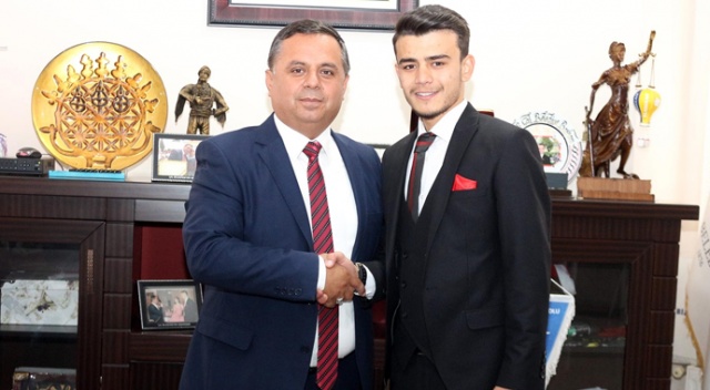 Mimar adayı genç muhtar oldu