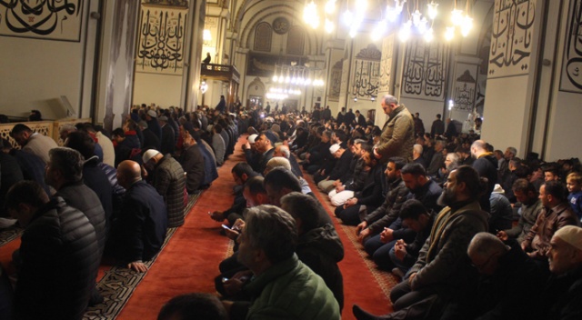 Miraç Kandili’nde Ulu Camii doldu taştı