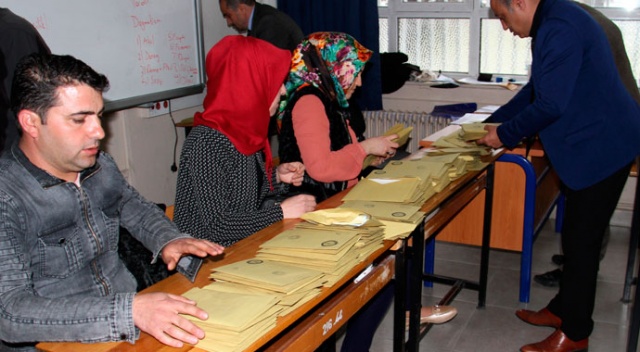 Muhtarlığı kurayla kazandı Muhtarlığı kurayla kazandı