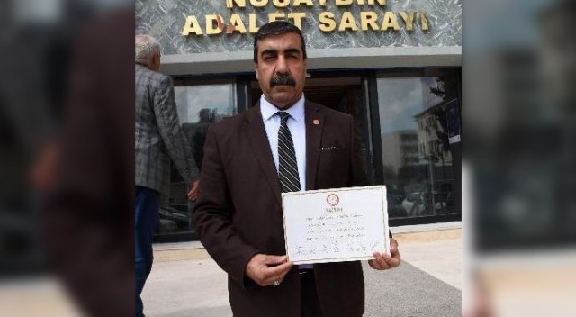 Nusaybin&#039;de 7. kez seçilen muhtar mazbatasını aldı
