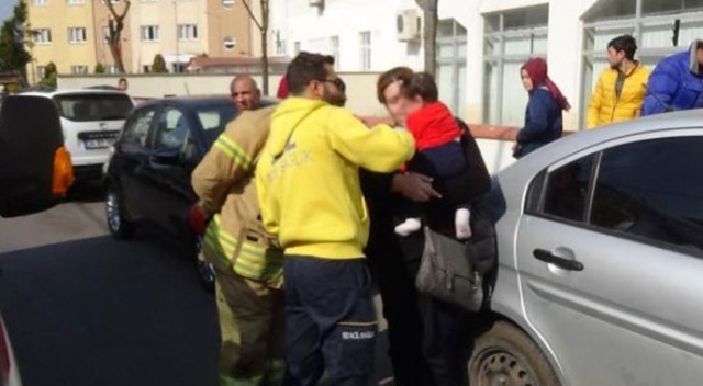 Otomobilde mahsur kalan Pelin bebeği itfaiye kurtardı Otomobilde mahsur kalan Pelin bebeği itfaiye kurtardı