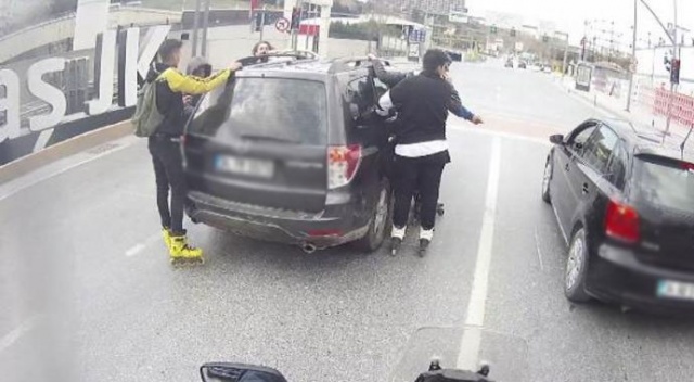 Patenli gençlerin tehlikeli oyunu! Patenli gençlerin tehlikeli oyunu!