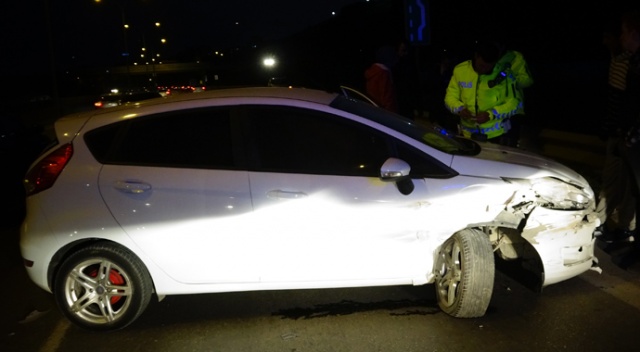 Pendik’te kontrolden çıkan araç bariyerlere çarptı