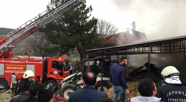 Samanlıkta başlayan yangın eve sıçradı