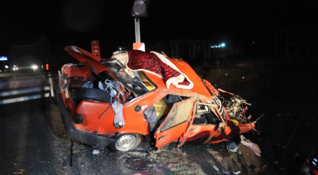 Sandıklı’da trafik kazası üç kişi ağır yaralandı