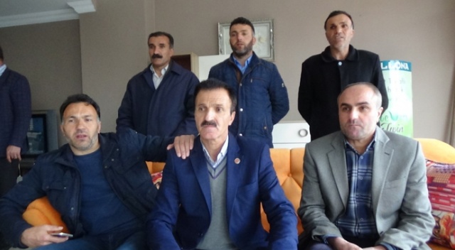 Sandıktan oylar eşit çıkınca muhtarlar kurayla belirlendi Sandıktan oylar eşit çıkınca muhtarlar kurayla belirlendi