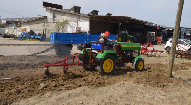 Tekirdağlı çiftçi, 5 bin liraya kendi traktörünü yaptı Tekirdağlı çiftçi, 5 bin liraya kendi traktörünü yaptı