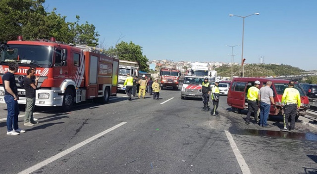 Tem'de zincirleme kaza: Kamyon altında can pazarı Tem'de zincirleme kaza: Kamyon altında can pazarı