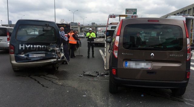 TEM’de zincirleme kazada trafik durma noktasına geldi TEM’de zincirleme kazada trafik durma noktasına geldi