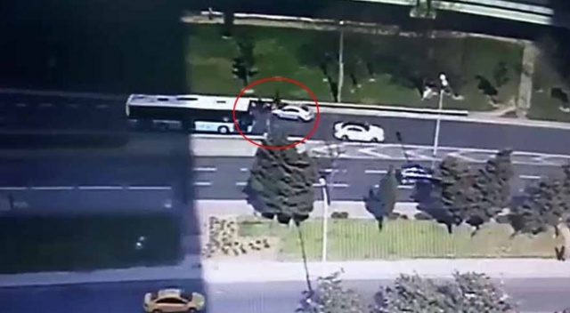 Ters yöne dönüş yapan otomobil motosikletliye çarptı