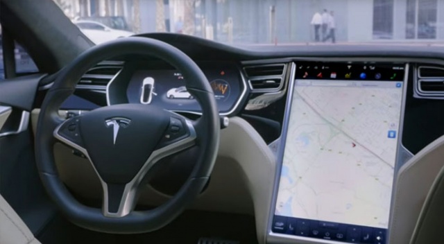 Tesla’nın sürücüsüz taksisi yola çıkıyor Tesla’nın sürücüsüz taksisi yola çıkıyor