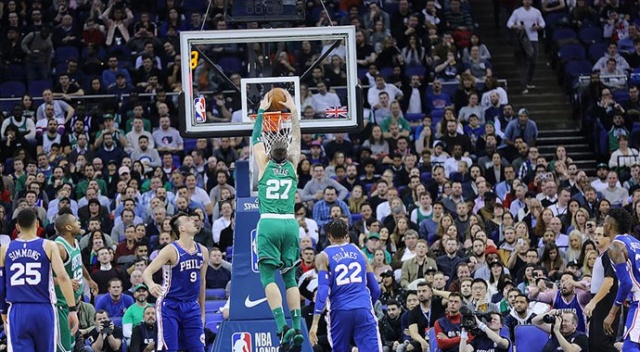 Tur atlayan ilk takım Celtics Tur atlayan ilk takım Celtics