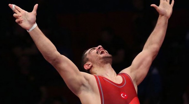 Türk güreşçiler minderde tarih yazıyor Türk güreşçiler minderde tarih yazıyor