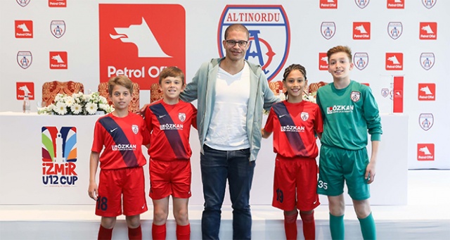 U12 İzmir Cup'ın başlamasına kısa süre kaldı U12 İzmir Cup'ın başlamasına kısa süre kaldı