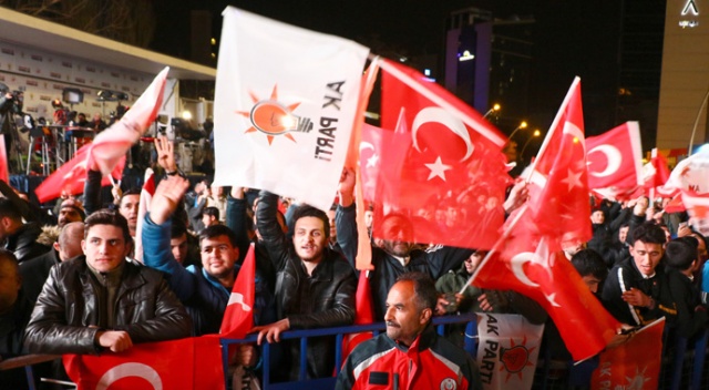 Vatandaşlar AK Parti Genel Merkezine akın etti