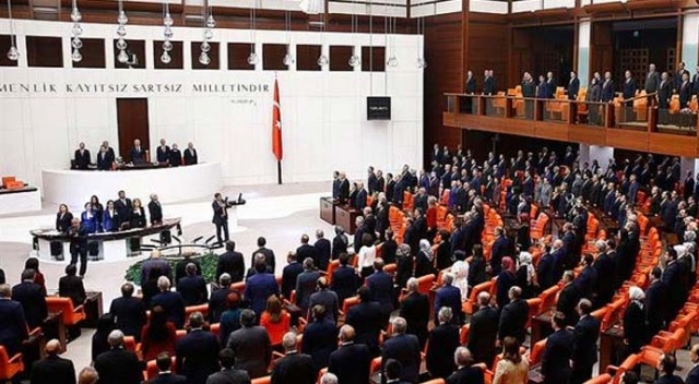 Venezuela'daki darbe girişimine AK Parti'den ilk tepki
