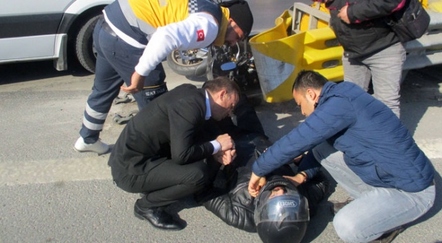 Yaralı motosiklet sürücüsüne ‘yardım eli’