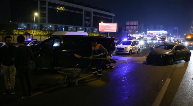 Zeytinburnu'ndan zincirleme kaza: 2 yaralı Zeytinburnu'ndan zincirleme kaza: 2 yaralı
