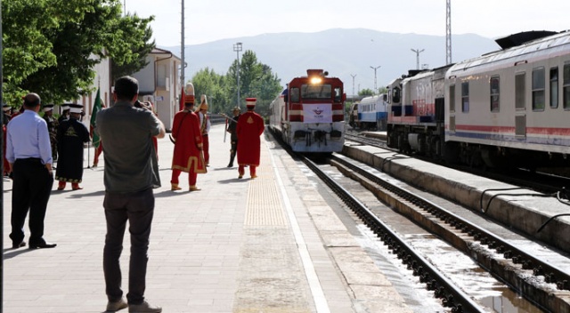 'Turistik Doğu Ekspresi'ni Erzincan'da mehteran takımı karşıladı