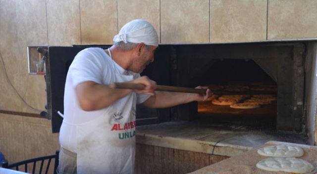 260 derece fırının başında oruç tutuyorlar