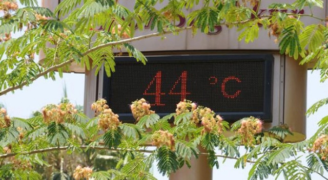 Adana’da termometreler 44 dereceyi gösterdi Adana’da termometreler 44 dereceyi gösterdi