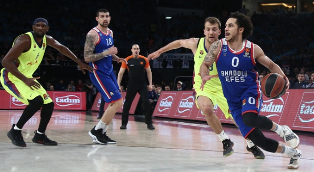Anadolu Efes 18 yıl sonra Final Four'da! (Anadolu Efes 80-71 Barcelona Lassa) Anadolu Efes 18 yıl sonra Final Four'da! (Anadolu Efes 80-71 Barcelona Lassa)