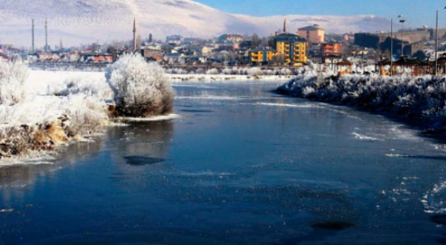 Ardahan'da Kura Nehri sağanak nedeniyle taştı Ardahan'da Kura Nehri sağanak nedeniyle taştı