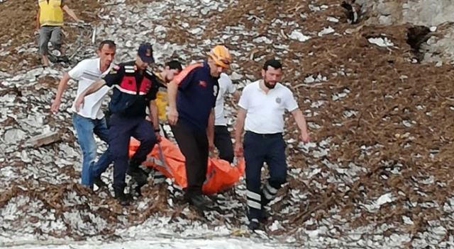Artvin’de uçuruma yuvarlanan 1 kişi ölü bulundu Artvin’de uçuruma yuvarlanan 1 kişi ölü bulundu
