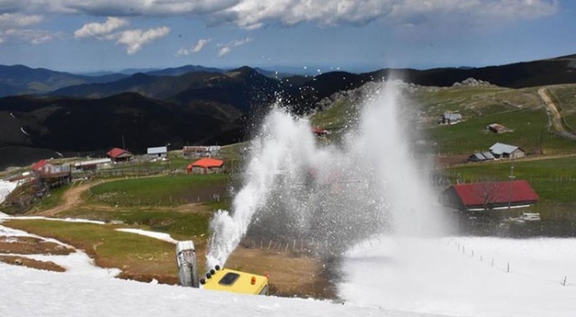Baharda yayla yollarında kar temizliği