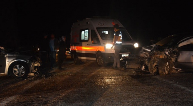 Balıkesir'de trafik kazası: 1 ölü, 5 yaralı Balıkesir'de trafik kazası: 1 ölü, 5 yaralı