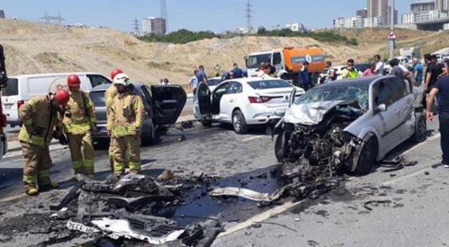 Başakşehir'de feci kaza: 1’i ağır 3 yaralı Başakşehir'de feci kaza: 1’i ağır 3 yaralı