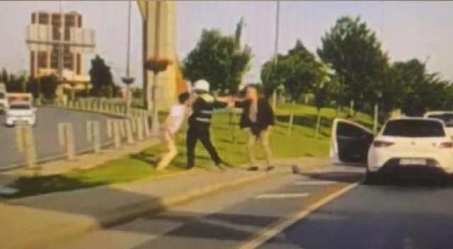 Basın Ekpres yolunda sürücülerin bıçaklı “yol verme” kavgası Basın Ekpres yolunda sürücülerin bıçaklı “yol verme” kavgası