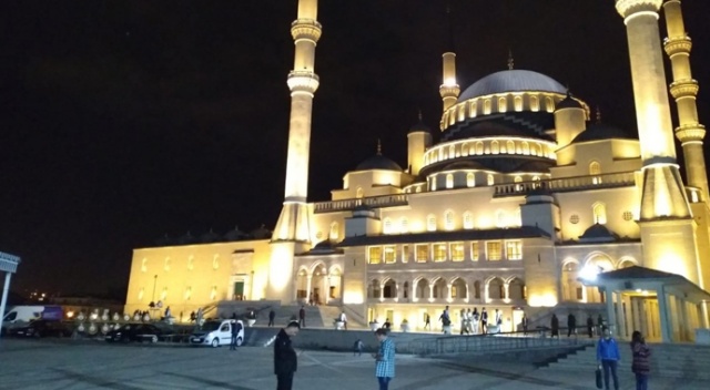 Başkent’te ilk teravih namazında camiler doldu taştı Başkent’te ilk teravih namazında camiler doldu taştı